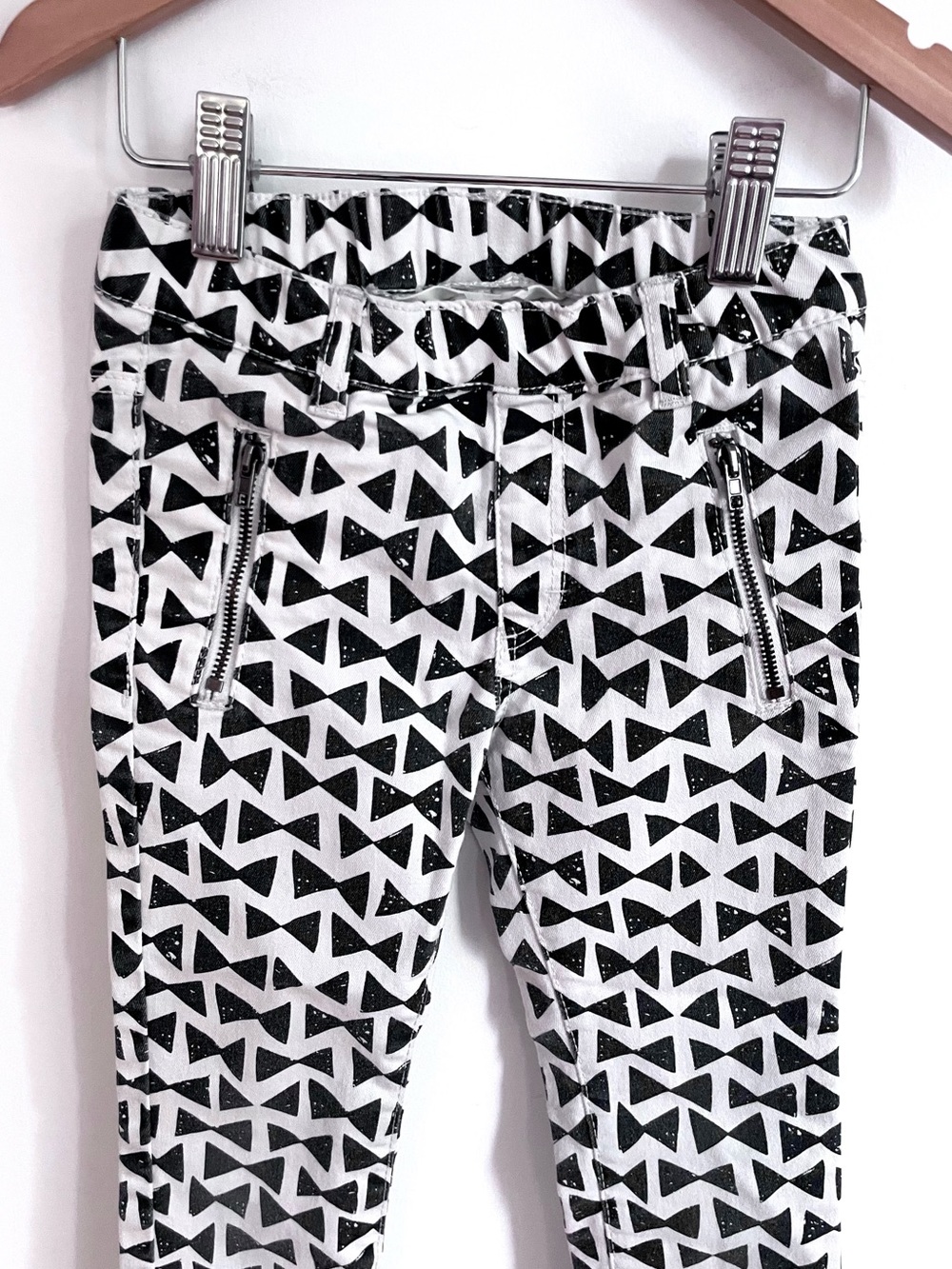 $9 💥Printed Denim Skinny Jeans, Zippered Front Pockets, White & Black, Like New